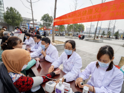 銀發先鋒進社區 義診服務送健康